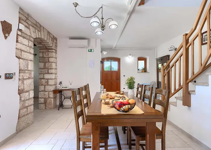 Zaneta Villa