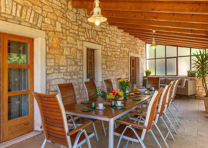 Zaneta Villa *
