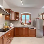 Zaneta *