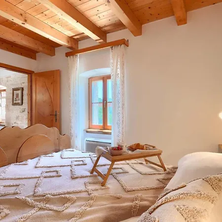 Zaneta Villa *