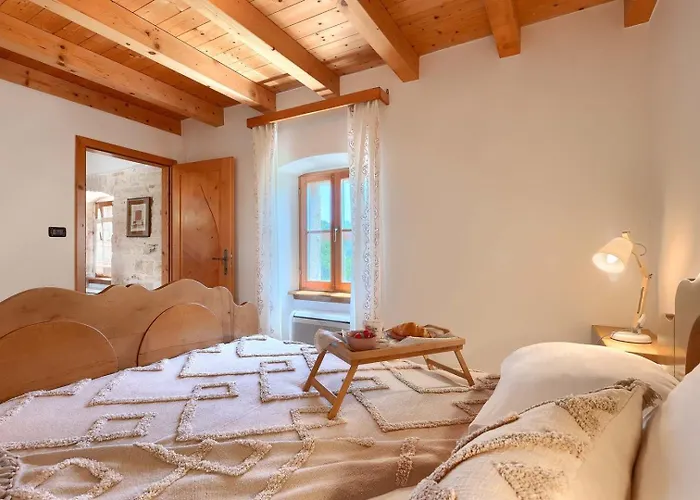 Zaneta Villa *