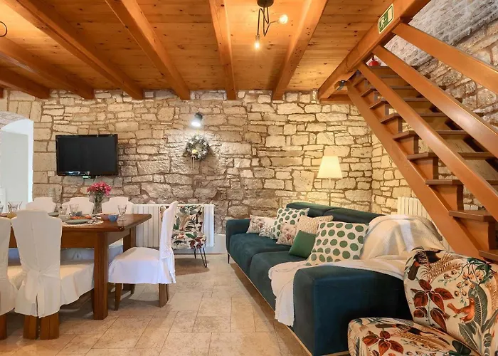 Zaneta Villa *